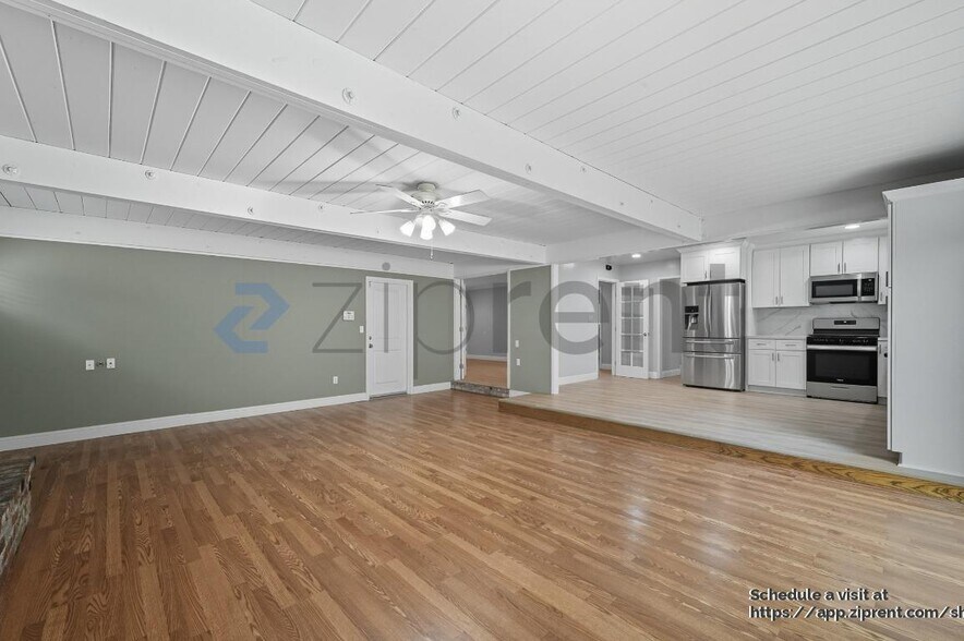 Building Photo - 863 Kolln St