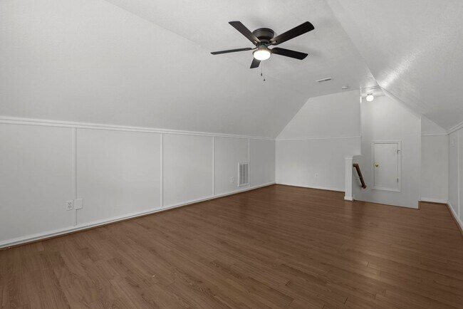 Building Photo - Forest Park