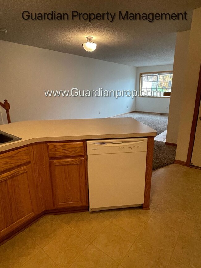 Building Photo - Lakeville Town Home, Available Now, 2 Car ...