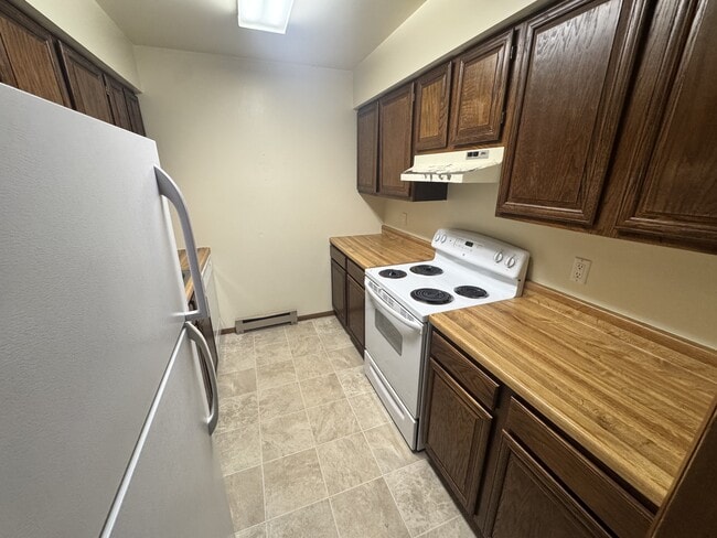 Building Photo - 220 S 16th Ave