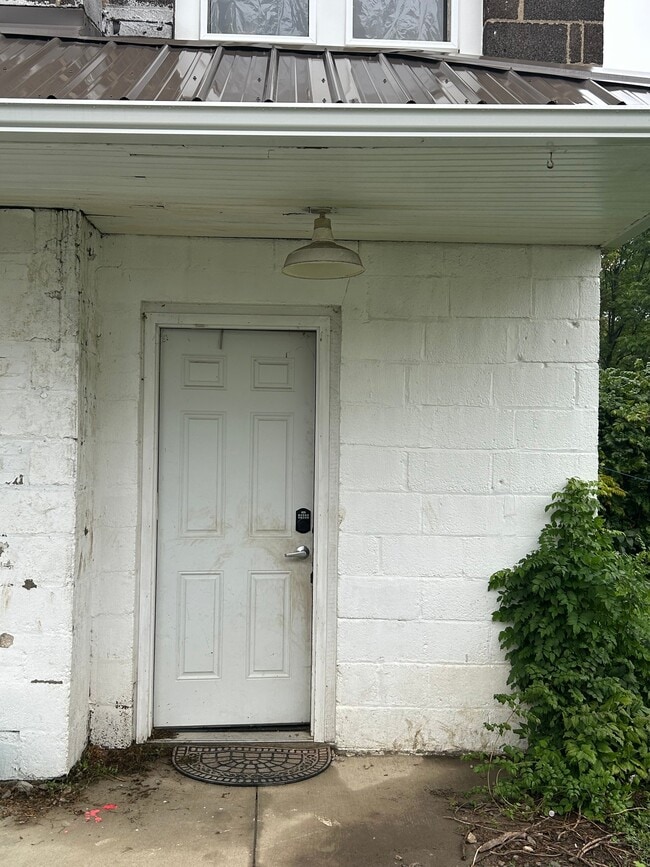 Building Photo - 2073 E Boatfield Ave