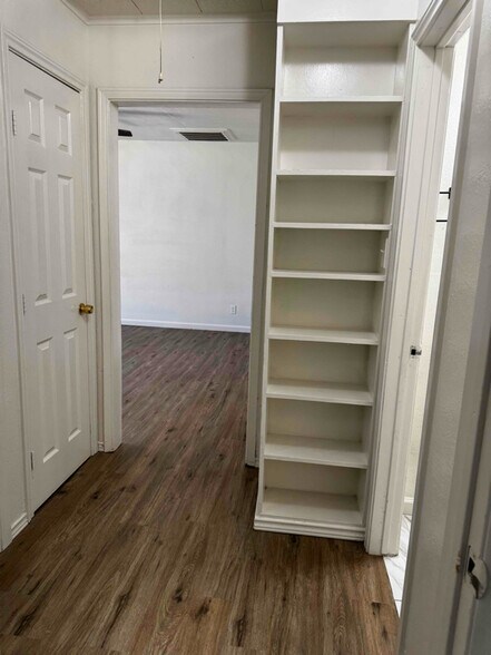 Building Photo - 321 Alexander Ave