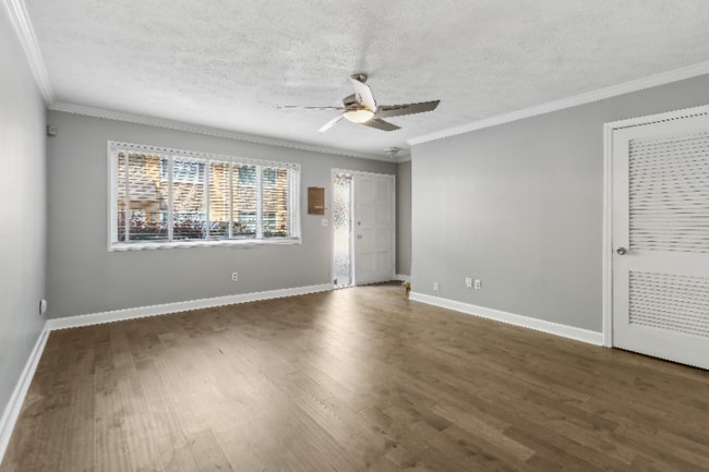 Building Photo - 120 Biscayne Dr NW