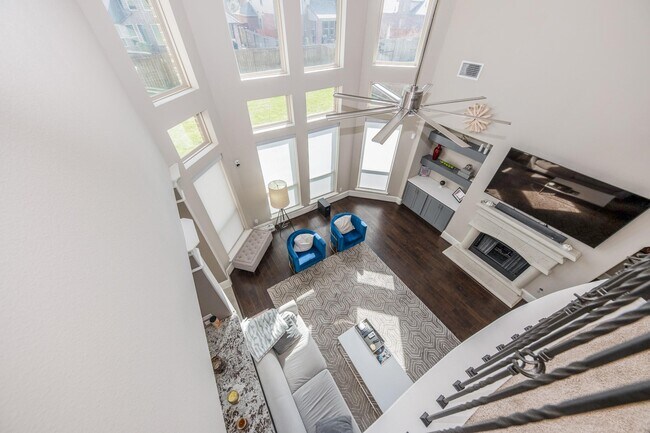 Building Photo - 10010 Cypress Path