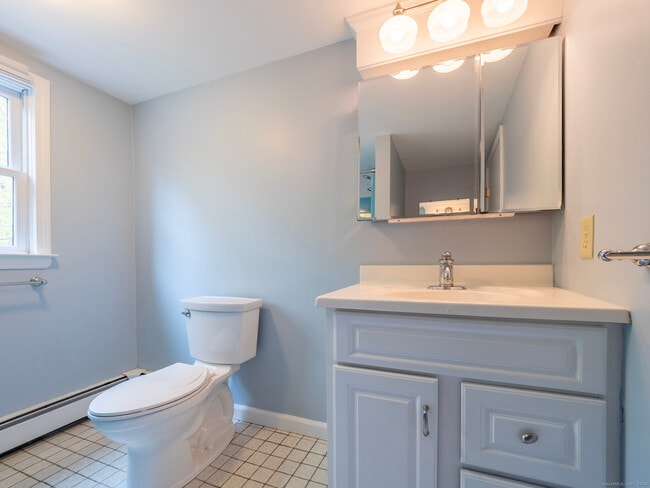 Building Photo - 21 Simpaug Turnpike