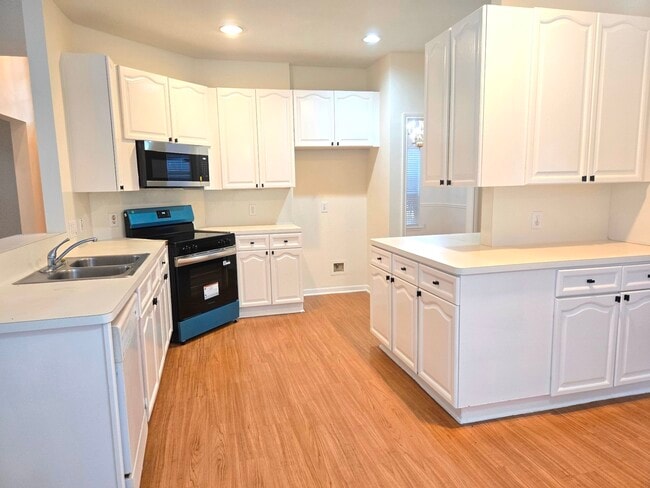 Building Photo - 1611 Monvale Ln