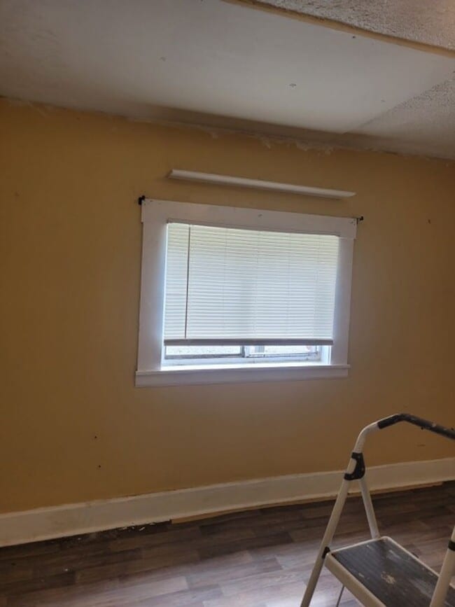 Building Photo - 201 W Chestnut St