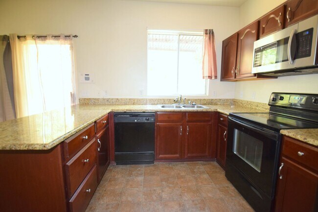 Building Photo - Spacious 3 bedroom 2.5  bath home with a loft