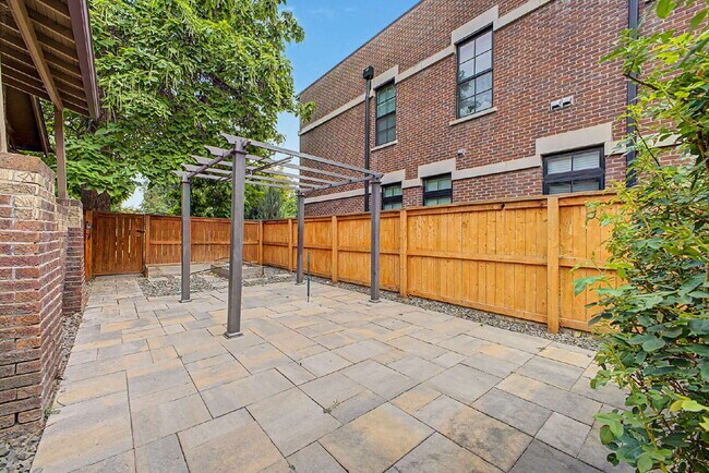 Building Photo - 1156 S Downing St