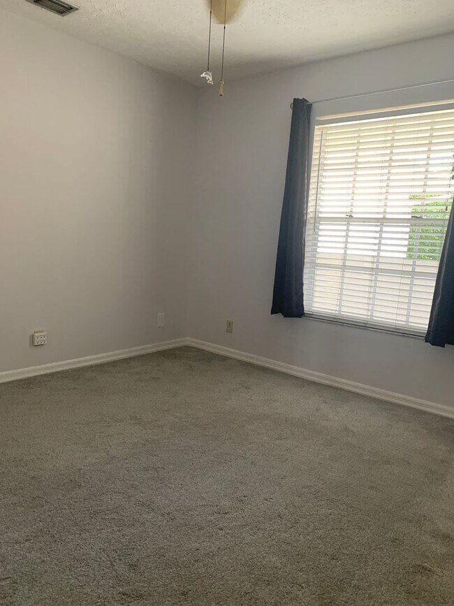 Building Photo - All  Utilities  included  in the rent - 2/...