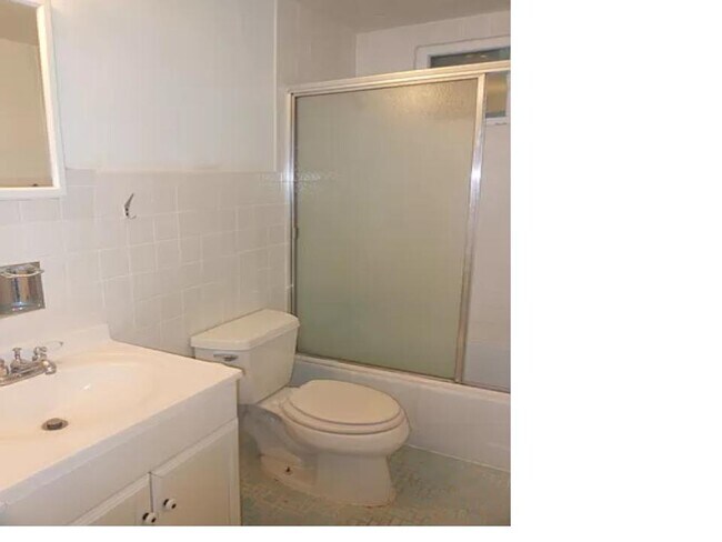 lower Bath - 9112 Forestview Rd