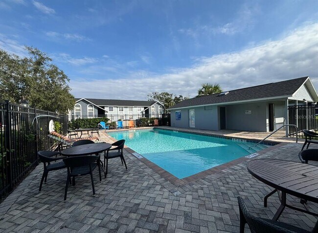 Building Photo - 4160 Pershing Pointe Pl