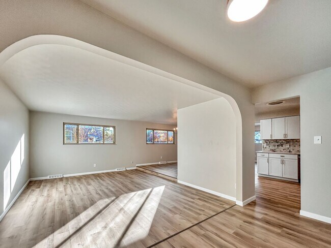 Building Photo - $0 DEPOSIT OPTION. 4 BED 3 BATH IN HAMPDEN HEIGHTS!