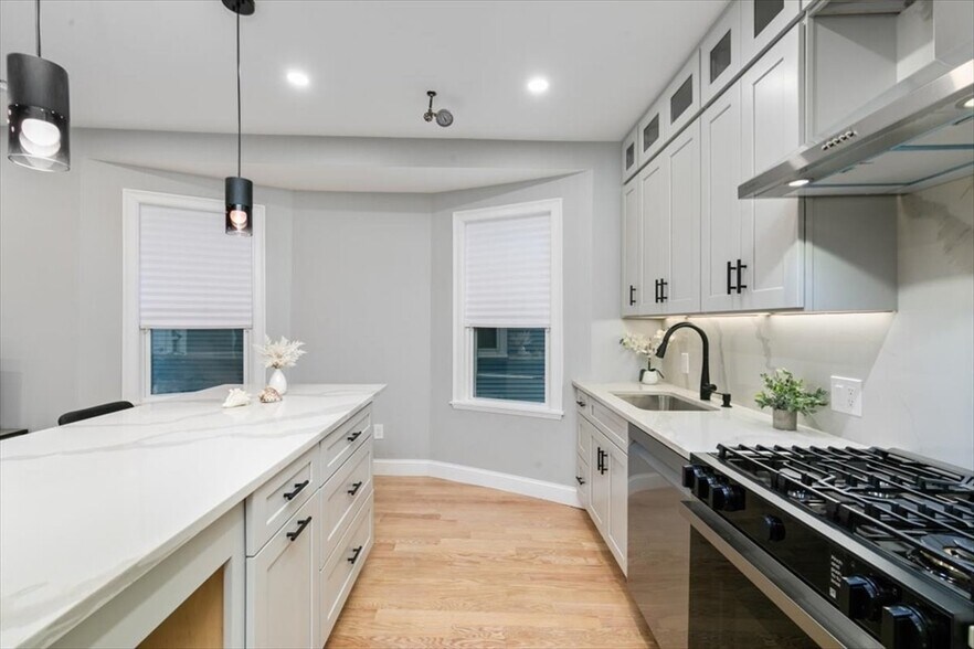 Primary Photo - 755 Boylston St