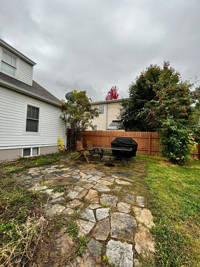 Building Photo - Fully Furnished and Fully Stocked Home For Rent Next to Cooper Park in Bozeman