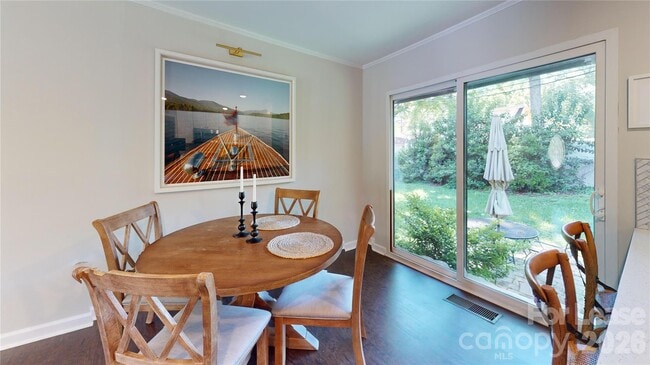 Building Photo - 640 Manhasset Rd