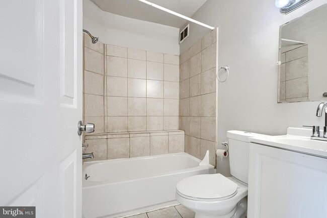 Building Photo - Well-Located 3BR Row Home Close to Johns Hopkins & Bayview
