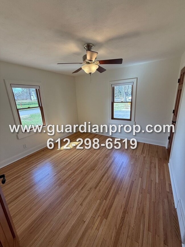 Building Photo - Roseville House in Secluded Midland Hills Available September 1, Updated Kitchen, Large Primary S...