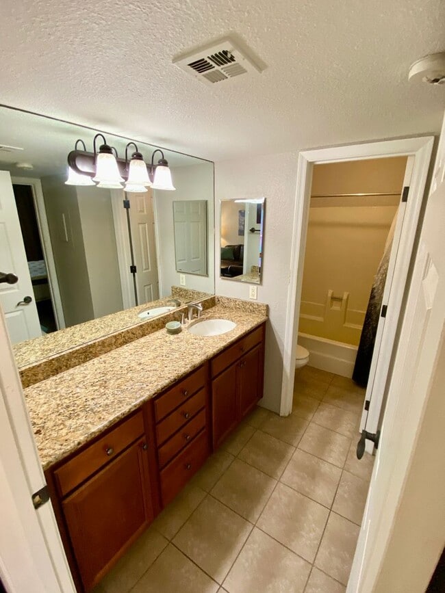 Building Photo - Furnished Scottsdale One Bedroom Condo For Long or Short Term (Min 3 Months)