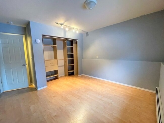 Building Photo - East Anchorage Four Bedroom Home with Bonu...