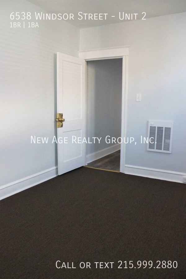 Building Photo - Very spacious apartment in Elmwood Park!