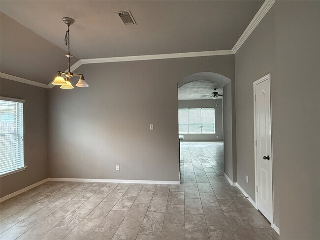 Building Photo - 16126 Saxon Hollow Ln