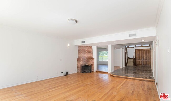 Building Photo - 12694 Montana Ave