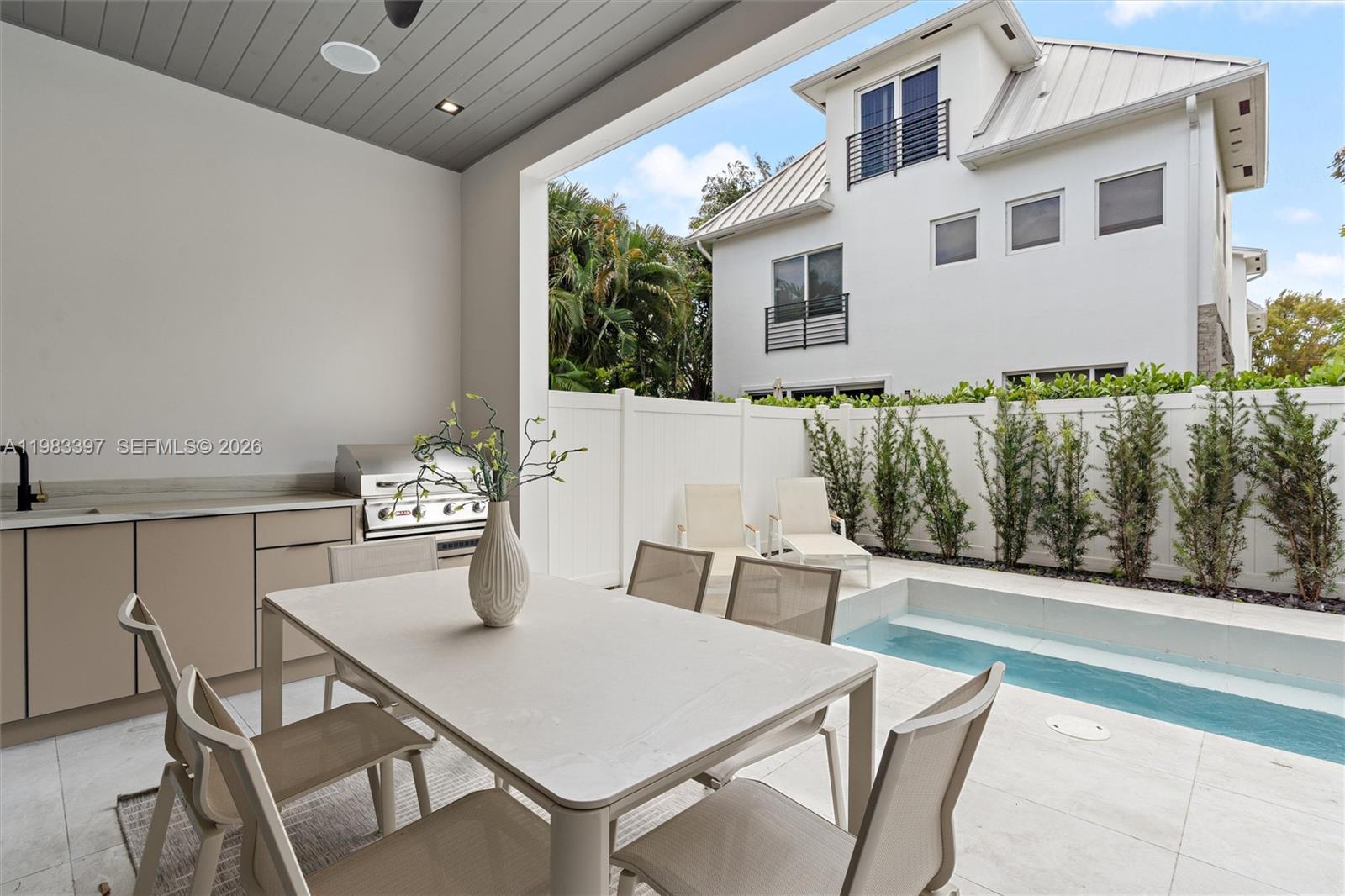 Building Photo - 1410 NE 5th St