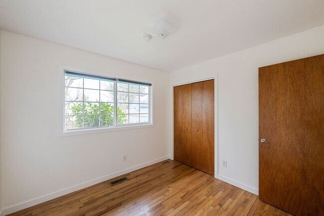 Building Photo - 8715 N Washburne Ave