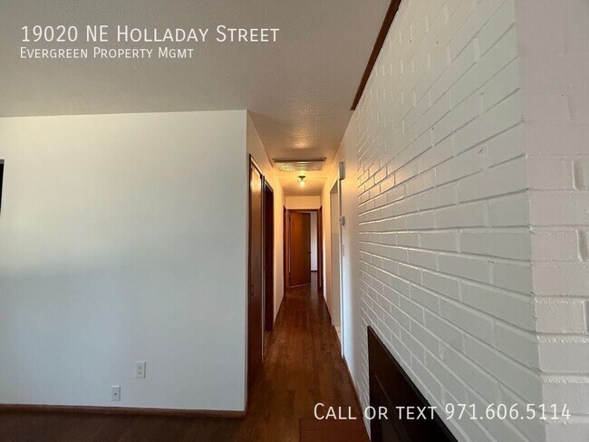 Building Photo - 19020 NE Holladay St