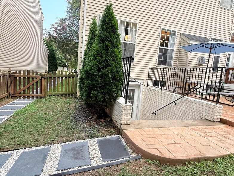 Building Photo - 12088 Maidenhair Dr