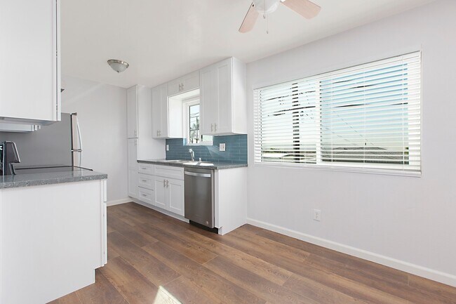 Building Photo - 251-255 Ebony Ave