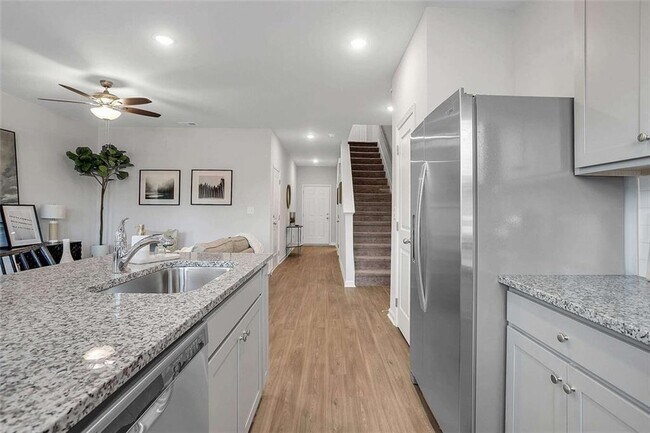 Building Photo - 10 American Ave