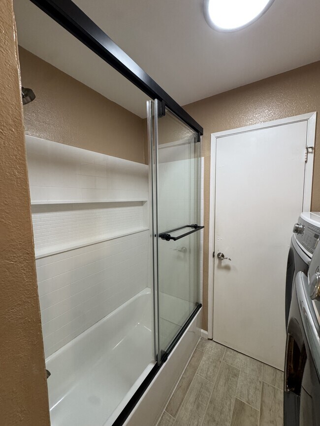 Building Photo - 46-1031-1031 Emepela Wy