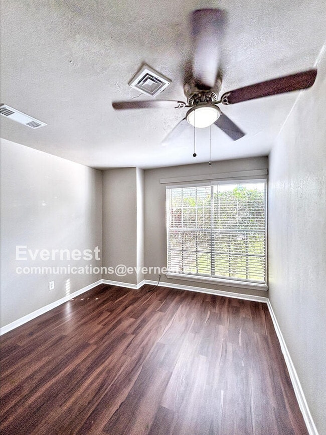 Building Photo - 6406 Guadalupe St
