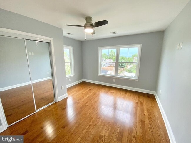 Building Photo - 1318 Ingraham St NW