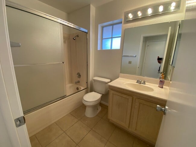 Building Photo - Sun City Summerlin - 55+ Community. Rare 2-bedroom