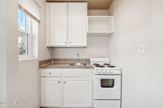 Building Photo - 226 16th St N