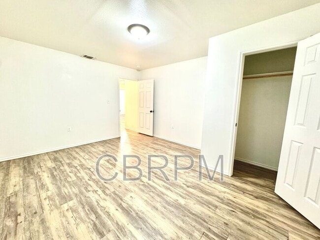 Building Photo - 2117 E Broadway