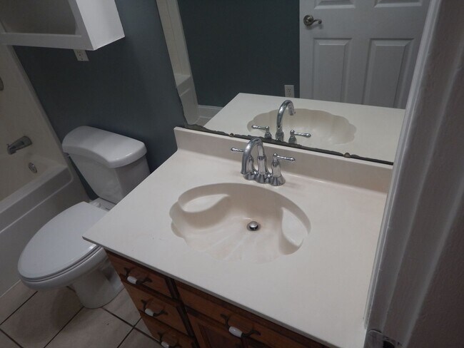 Building Photo - 3 Bedroom 2 Bath house on level lot. Pet Friendly