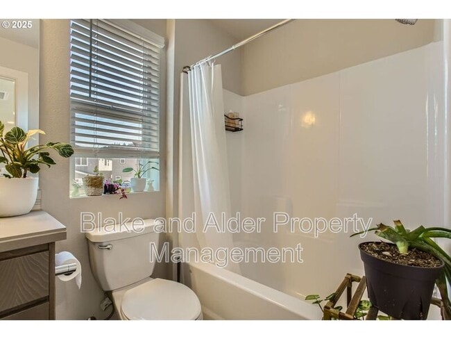 Building Photo - 12357 SE Goali Ct