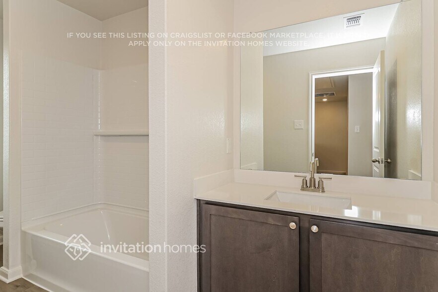 Building Photo - 10012 Pilot Pl