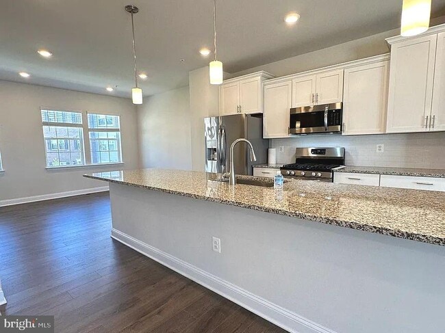 Building Photo - 7585 Marston Way