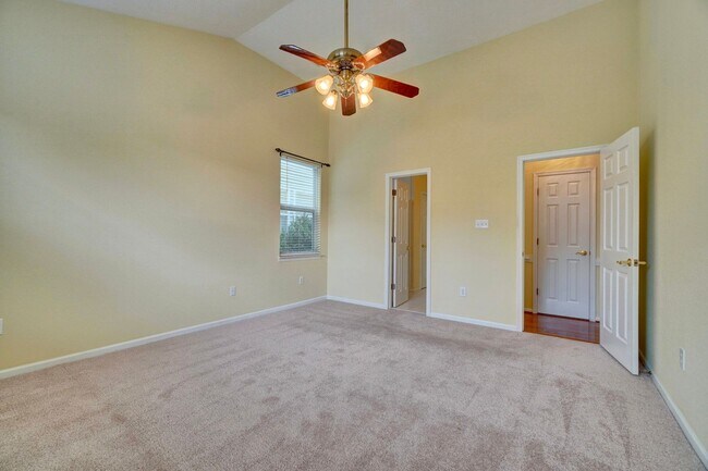 Building Photo - MUST SEE!! 3-Bedroom Home in Bay Breeze Point! Vaulted Ceilings - 1st Floor Primary Bedroom - Att...
