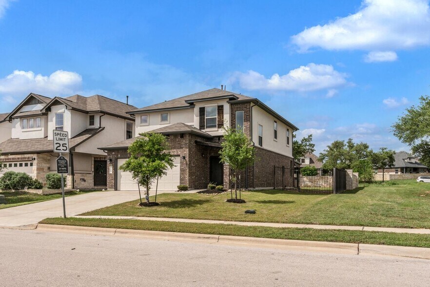 Building Photo - 104 Turkey Creek Ln