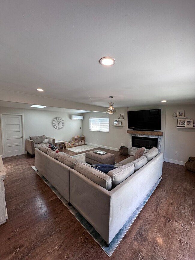 Building Photo - Open Floor Plan in this Stunning 3 bedroom 2 bath home in Imperial Beach!