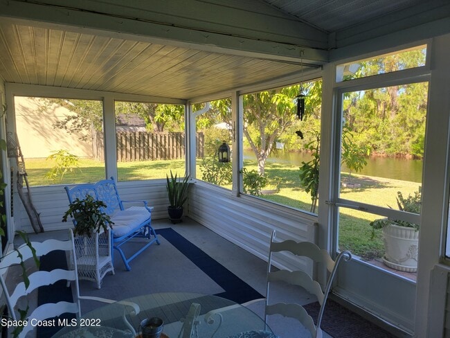 Building Photo - 1367 California Dr