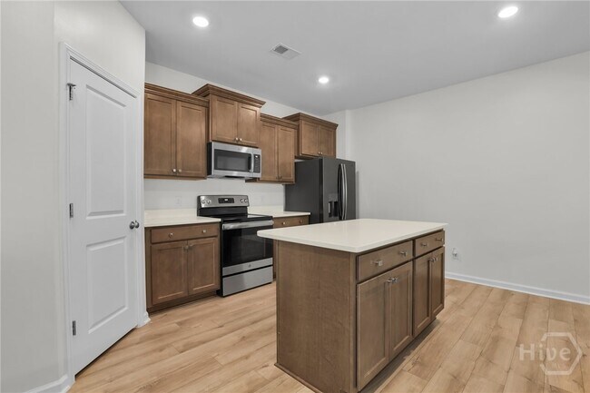 Building Photo - 2980 Kingswood Dr