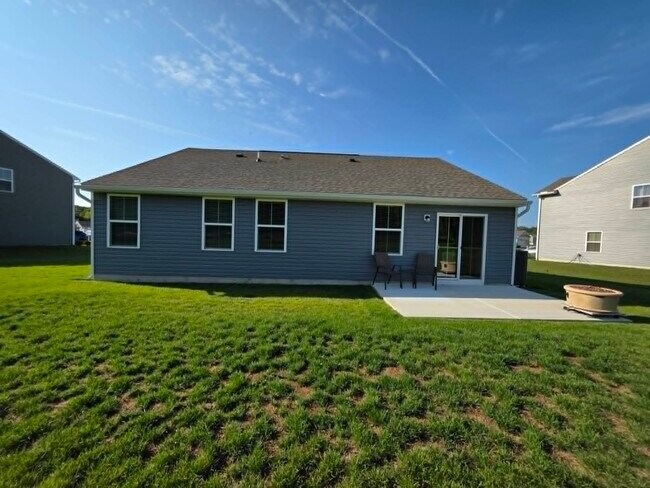 Building Photo - 38493 Barberry St