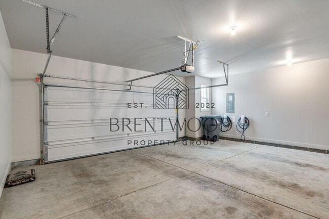 Building Photo - 7237 Gln Pk Wy